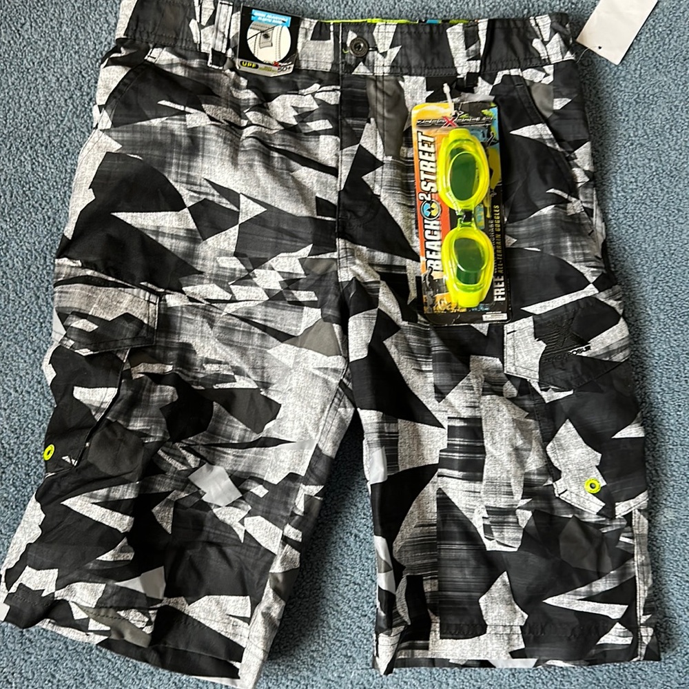 ZeroXposure Boys Swim Trunks NWT Size XL (18/20)